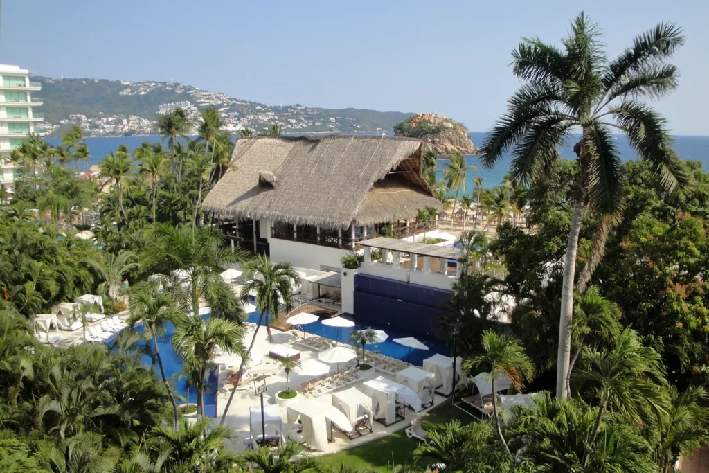 Jardines y áreas exteriores del Hotel Emporio Acapulco